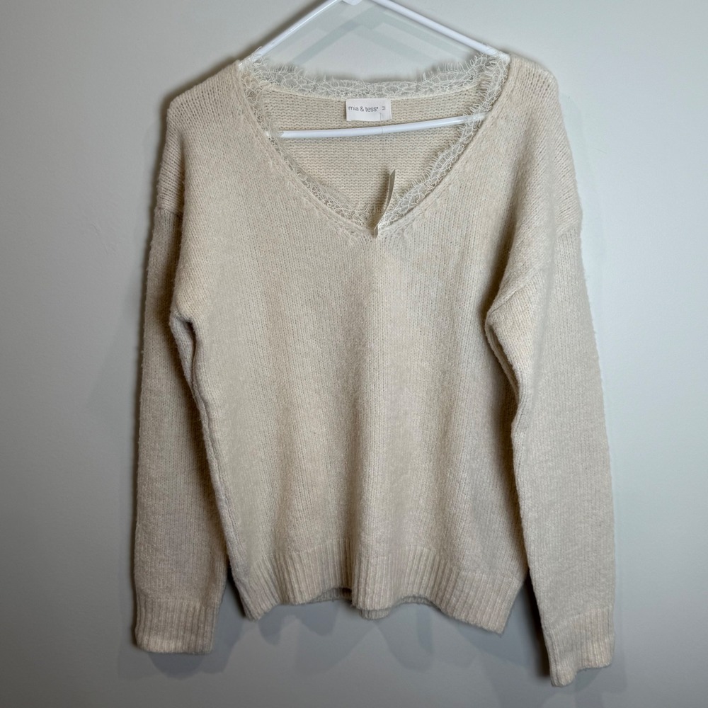 Mia & Tess Ivory Lace Trim V Neck Sweater Pullover Long Sleeve Medium‎ Cozy